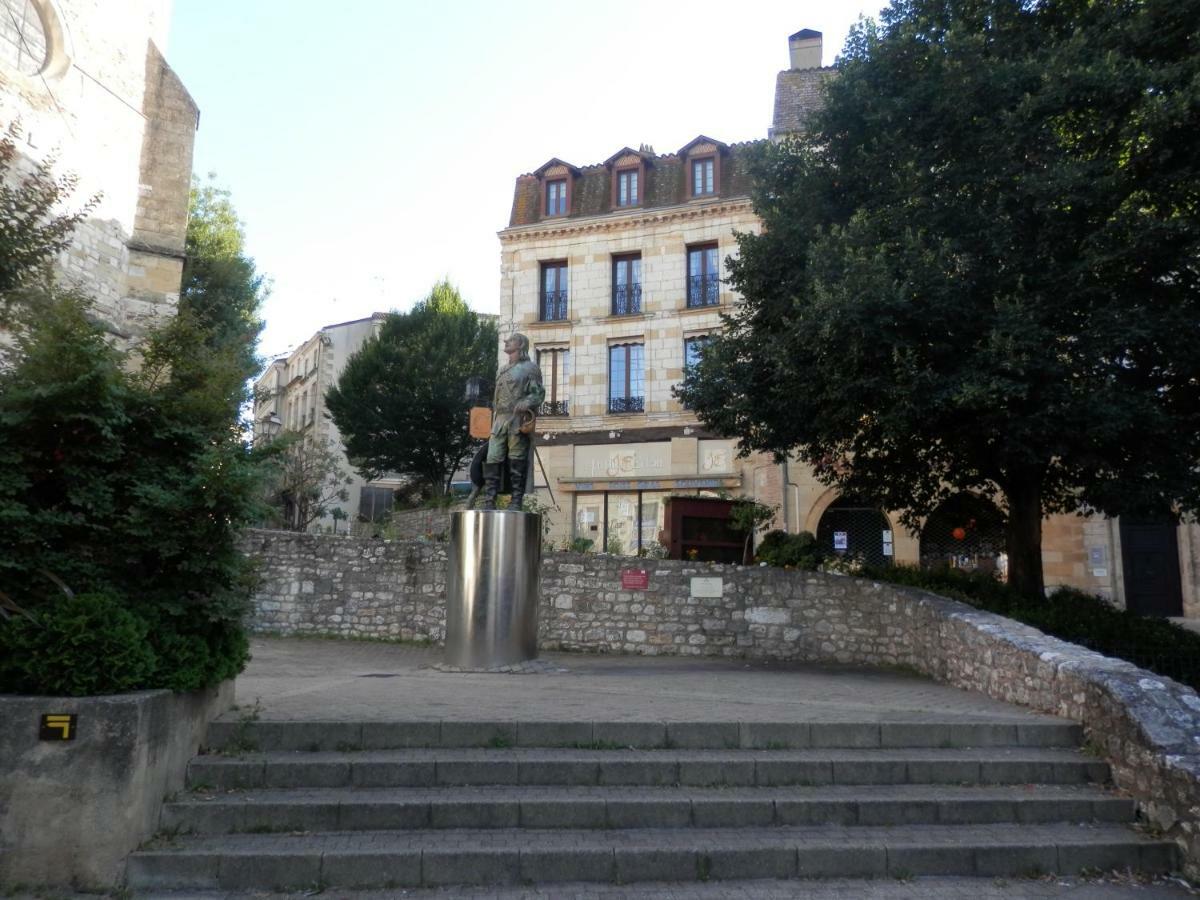 Apartmán Couette Et Cafe Cyrano Bergerac Exteriér fotografie